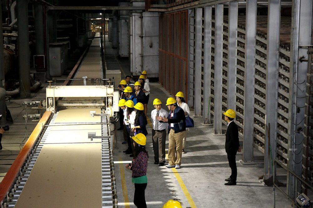 Inside gypsum board: raw materials and green production