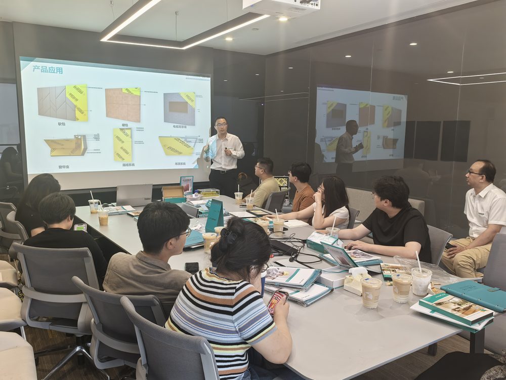 Juntos pelo sucesso — apresentação de produtos Jason no Instituto de Arquitetura Tianhua
