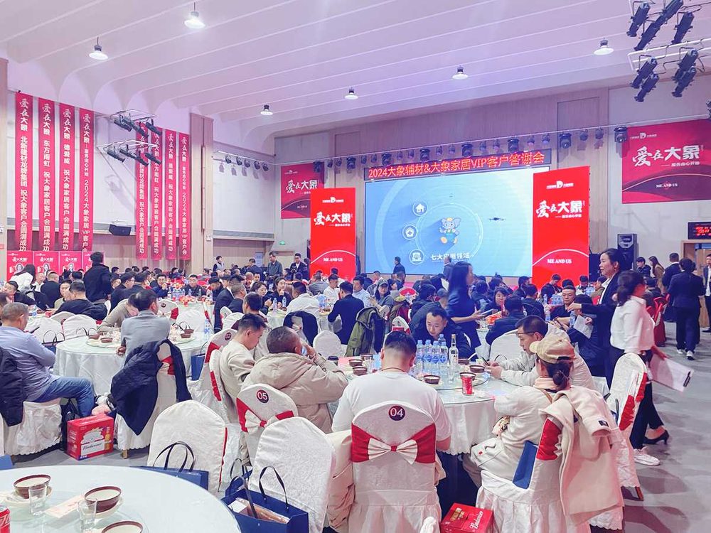 Jason no evento de agradecimento aos clientes 2024 da Daxiang