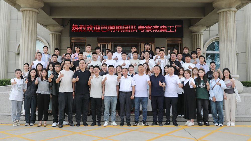 Parceria de sucesso — equipe de apresentadores da Banana Media (Jilin) visita a Jason